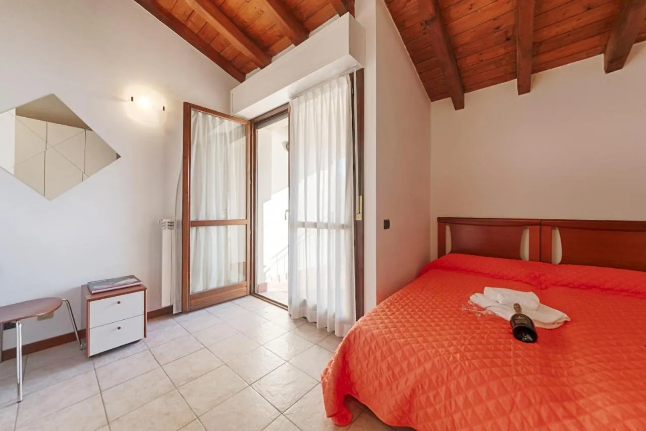 2-Bedroom Lakeview Apartment At The Lake Acquaseria