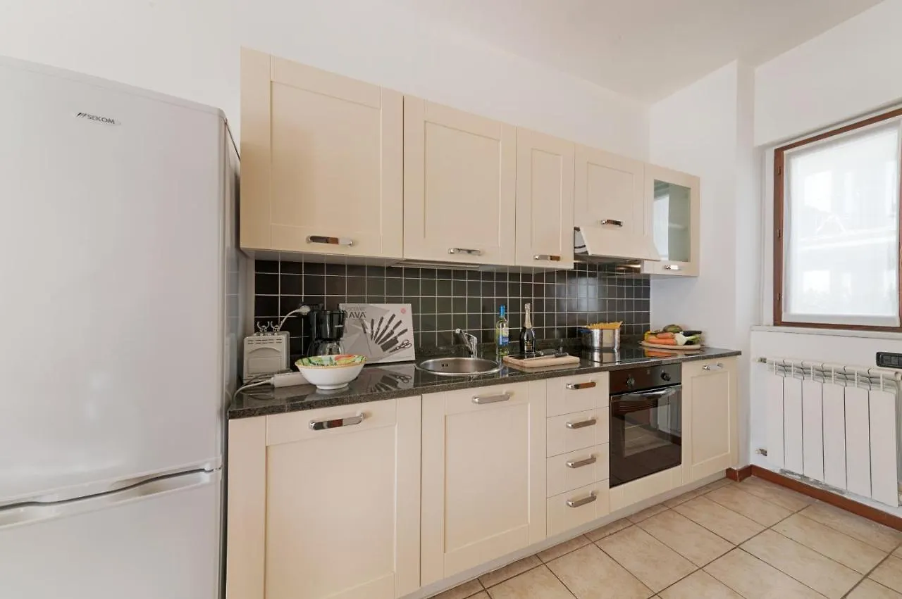 2-Bedroom Lakeview Apartment At The Lake Acquaseria 0*,