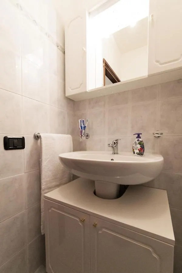 2-Bedroom Lakeview Apartment At The Lake Acquaseria