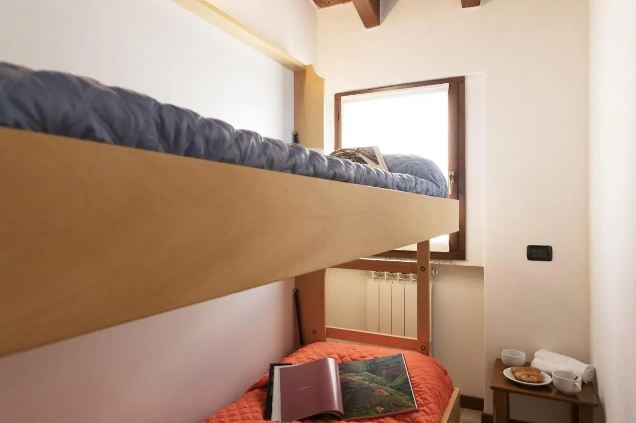 2-Bedroom Lakeview Apartment At The Lake Acquaseria 0*,  Italia