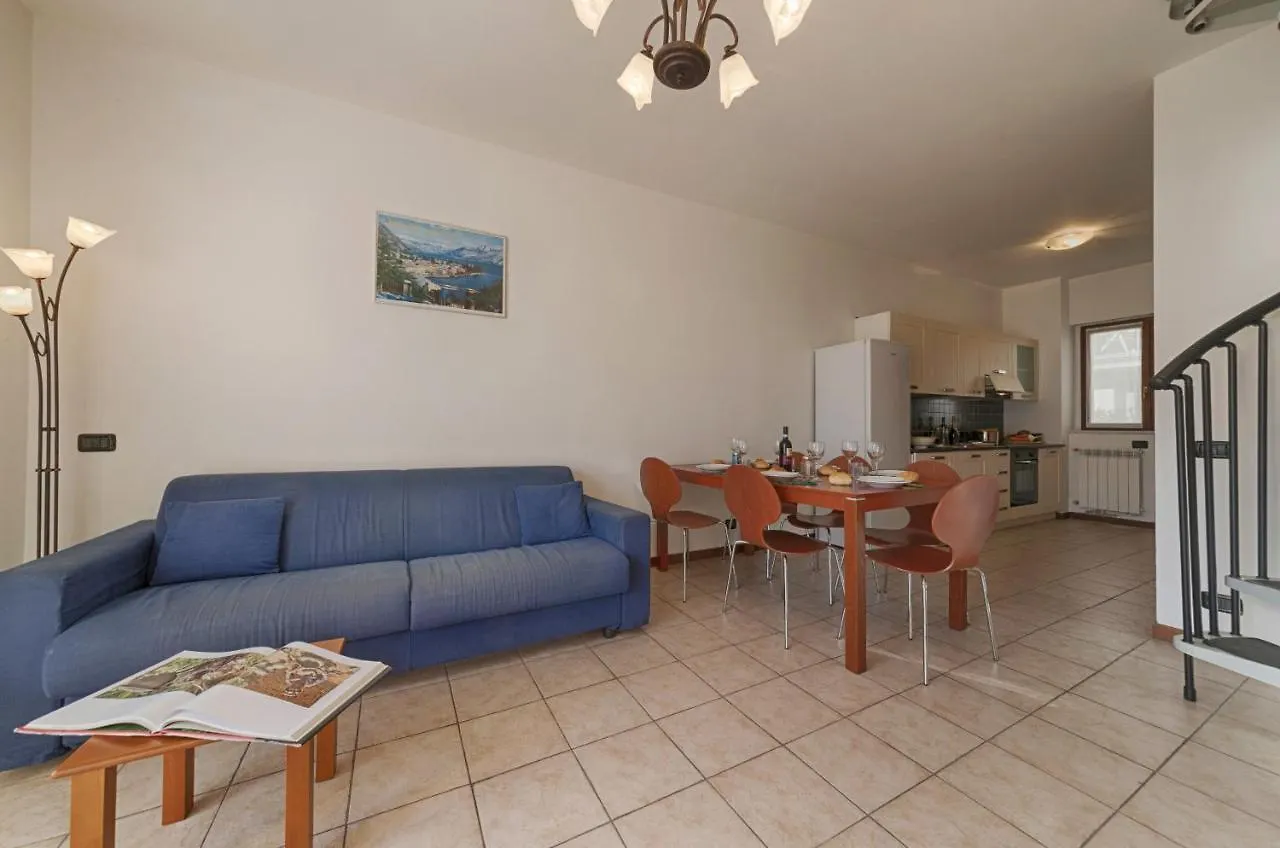 2-Bedroom Lakeview Apartment At The Lake Acquaseria