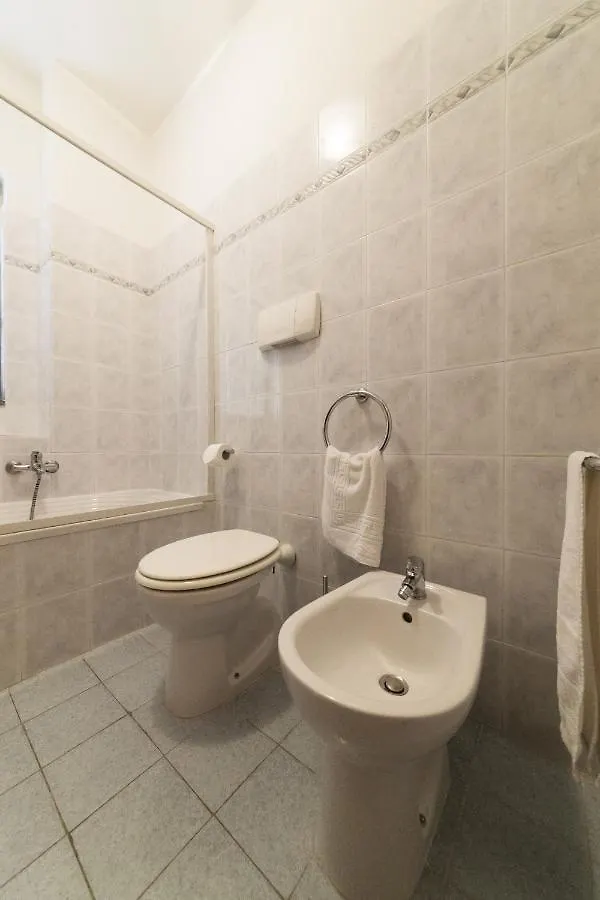 2-Bedroom Lakeview Apartment At The Lake Acquaseria Italy