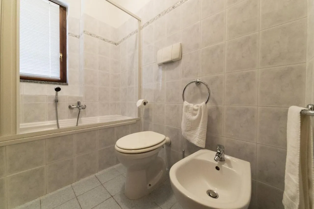 2-Bedroom Lakeview Apartment At The Lake Acquaseria